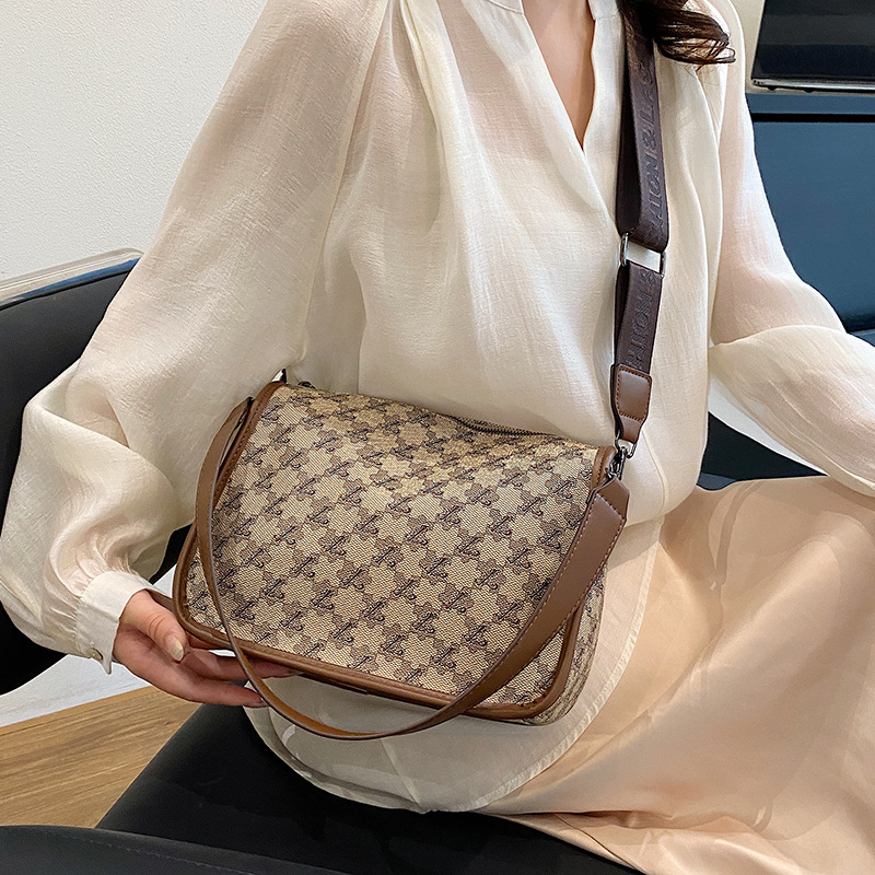 Ženska torba s printom, crossbody, 2026 – moderan svakodnevni elegantan stil
