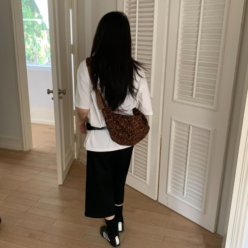 Ženska torbica s leopard printom, velika kapaciteta, korejski stil, jesen-zima 2025, svakodnevna crossbody torbica s jednom remenom