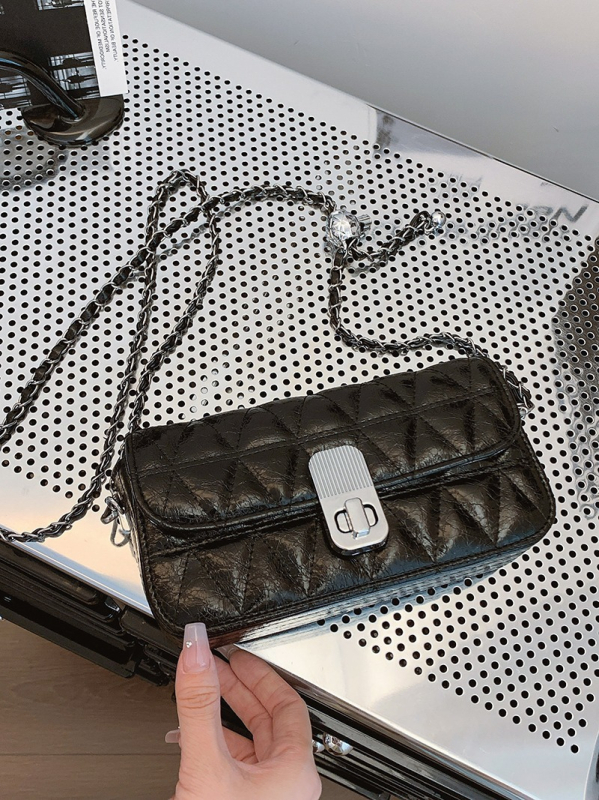 Ženska PU mala kvadratna torbica s dijamantnim šavovima i lancem – za ramenu ili crossbody, proljeće 2025