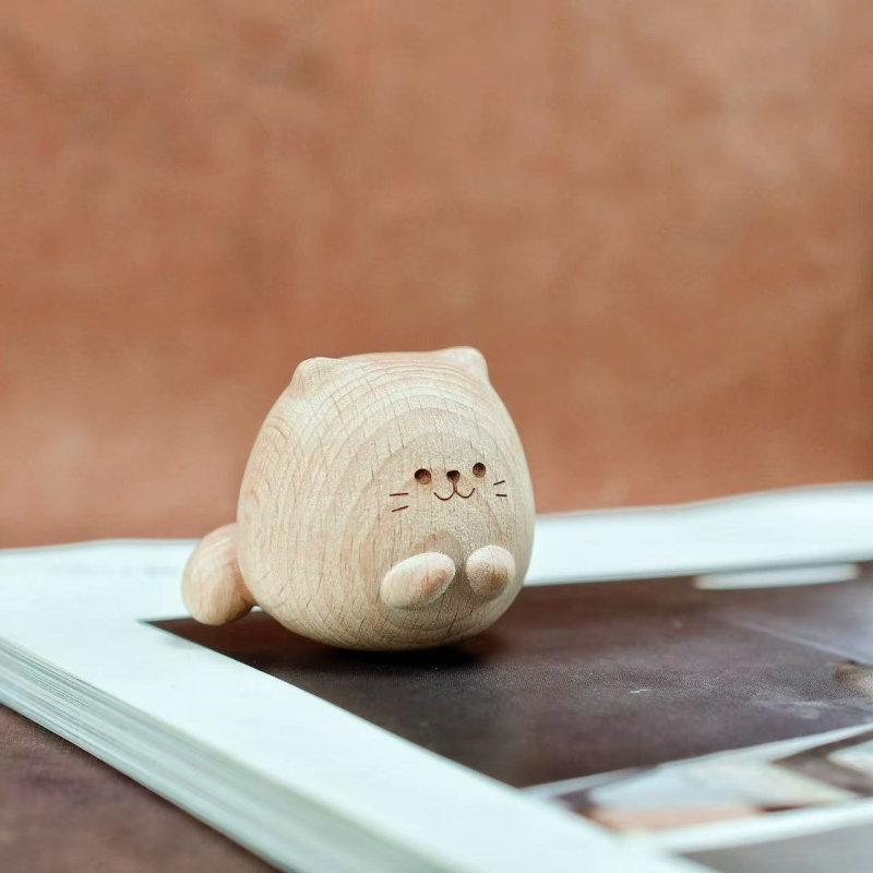Mačji stolni ukras od bukova drva – DIY dekor
