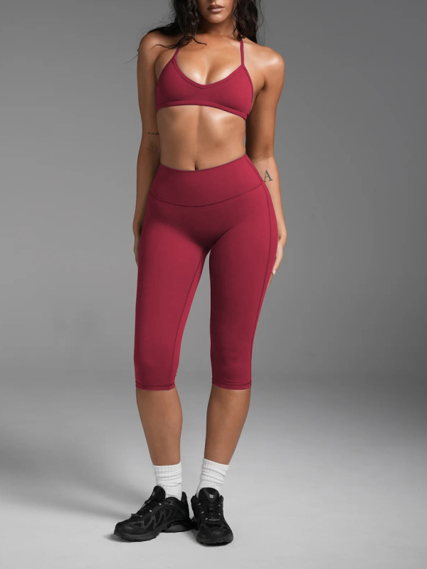 Joga set s halter vratom i sportskim grudnjakom te cropped hlače, od najlona i spandeksa, brzo se suše