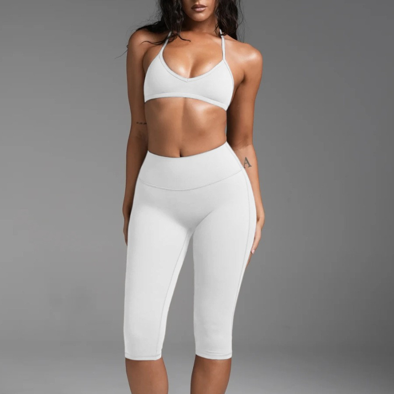 Joga set s halter vratom i sportskim grudnjakom te cropped hlače, od najlona i spandeksa, brzo se suše