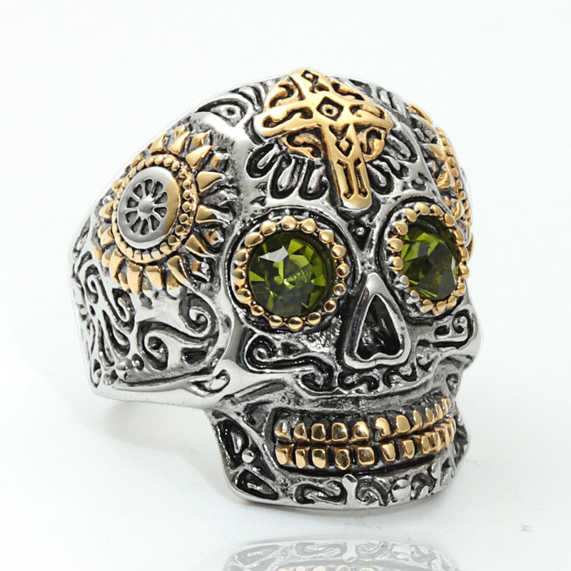Retro prsten s lubanjom od titan čelika, gravirani detalji, zelene oči, unisex nakit