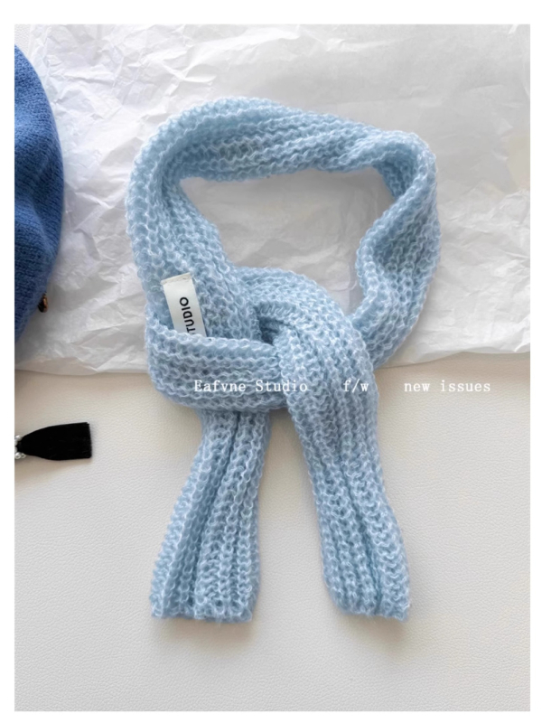 Kratki pleteni šal u jednoj boji, mekan i topao za zimu – unisex