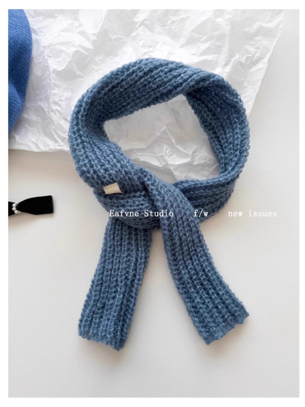 Kratki pleteni šal u jednoj boji, mekan i topao za zimu – unisex
