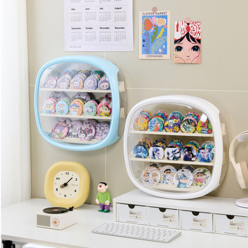 Stolna akrilna zatvorena vitrina za značke i anime kolekcije; prozirna, otporna na prašinu i vlagu; japanski stil; dimenzije 37,2×36,5×11,2 cm; 2 L