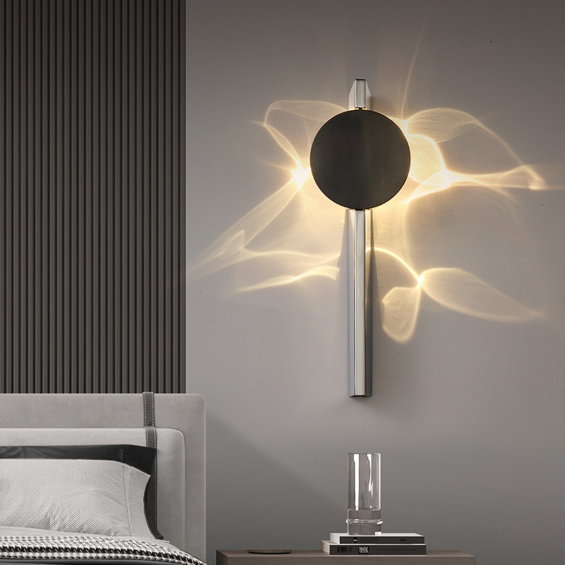 Punjavajuća talijanska minimalistička dizajnerska stenska lampa s učinkom svjetla i sjene, pogodna za dnevni boravak ili spavaću sobu.