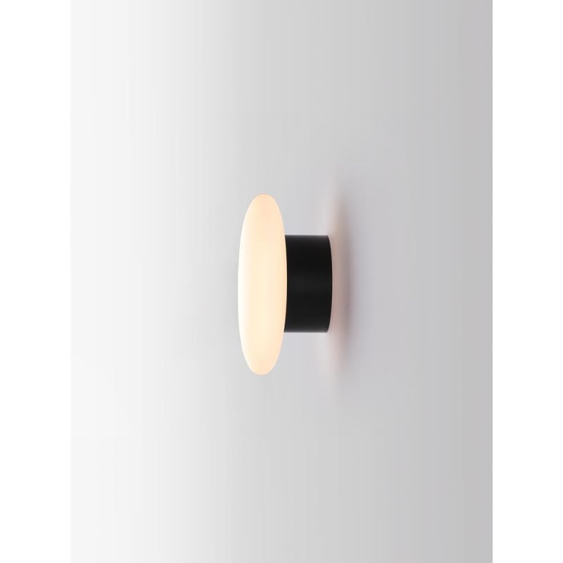 Zidna lampa s geometrijskim kružnim oblikom, inspirirana drevnim gradskim pogonom – minimalistički nordijski stil, za dnevni boravak, hodnik i spavaću sobu.
