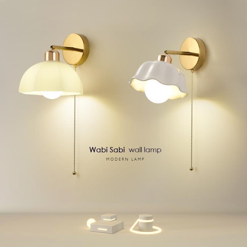 Zidna lampa u skandinavskom stilu s toplom kremasto nijansom, minimalistički modern dizajn za spavaću sobu, s vučnim prekidačem za rasvjetu na stepenicama