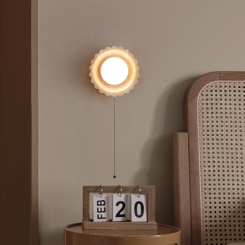 Okrugla zidna lampa od žutog travertina s prekidačem, stil Wabi-Sabi, japanski nadahnutá noćna lampica