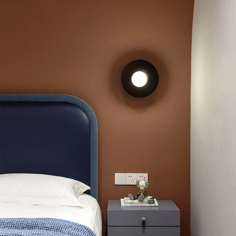 Zidna lampa uz kreveta za spavaću sobu – moderni minimalistički nordijski stil, staklena sjenila, metalno telo, 220V, dekor na zid uz televizor