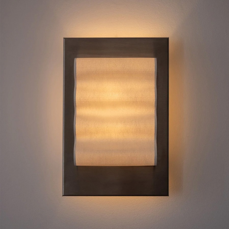 Stenska lampa s valovitim okvirom u minimalističkom stilu sredine stoljeća, pogodna za hotelske sobe, restorane i hodnike