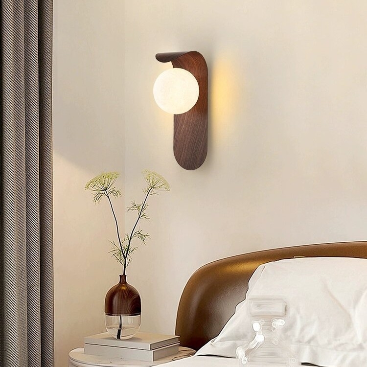 Zidna lampica za spavaću sobu i hodnik, retro wabi-sabi stil, moderan minimalistički dizajn, boja oraha