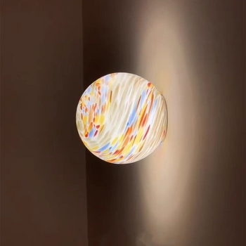 Zidna lampa Bauhaus stila s okruglim vitražnim mjesecom, pogodna za hodnik, predsoblje i spavaću sobu.