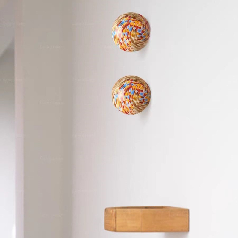 Zidna lampa Bauhaus stila s okruglim vitražnim mjesecom, pogodna za hodnik, predsoblje i spavaću sobu.