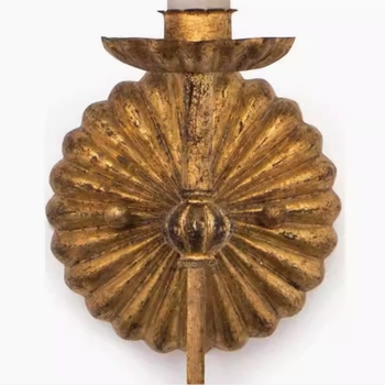 Zidna lampa u američkom vintage stilu s platnenim abažurom, istrošeni minimalisticki dizajn, za pozadinu stubišta i hotelski interijer