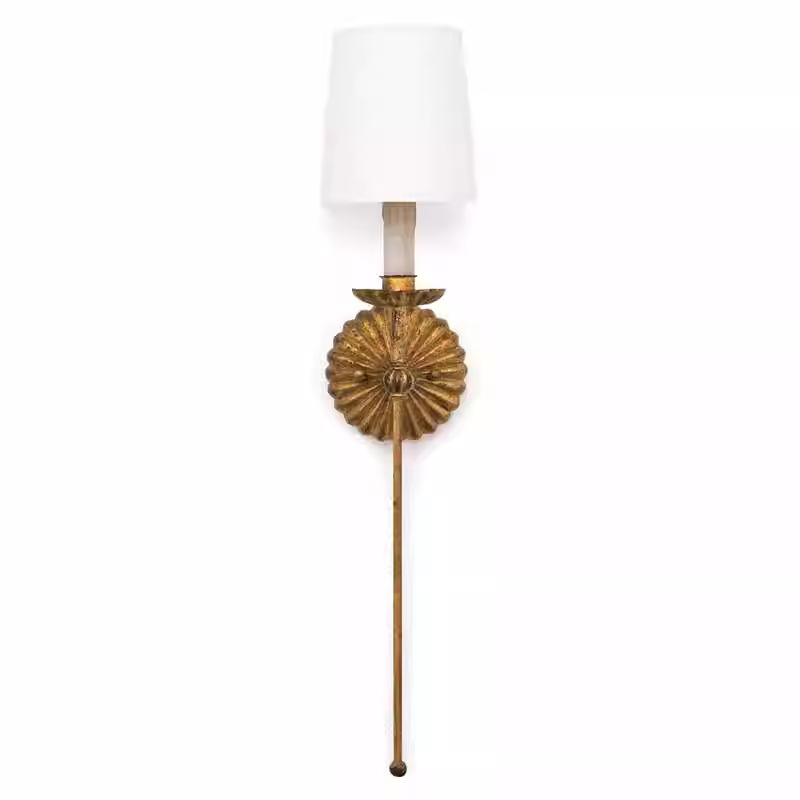 Zidna lampa u američkom vintage stilu s platnenim abažurom, istrošeni minimalisticki dizajn, za pozadinu stubišta i hotelski interijer