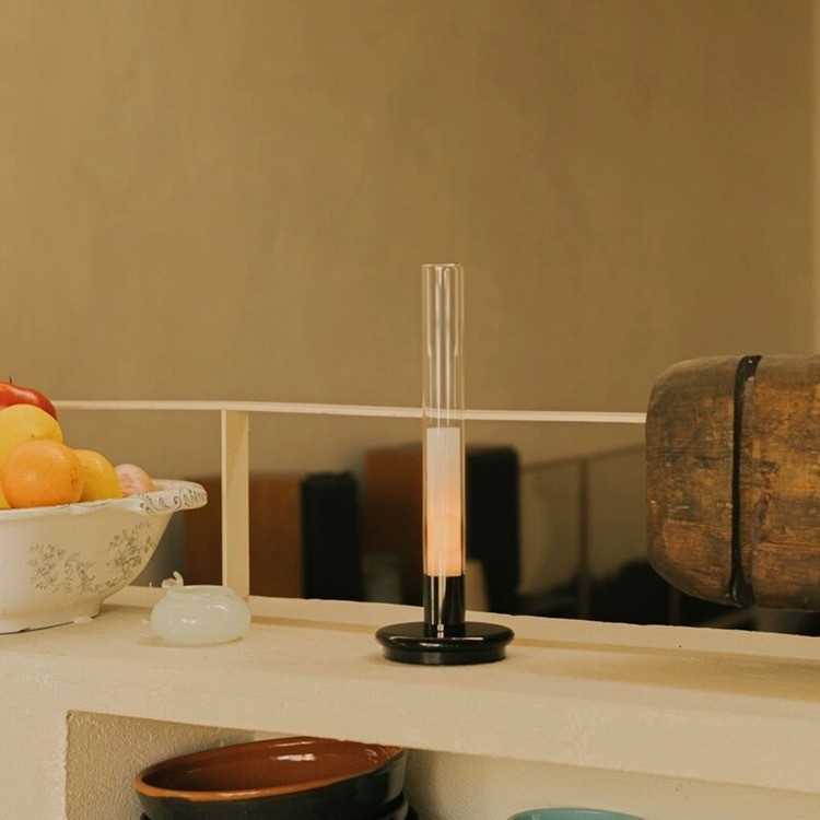 Nordijskog stila LED stolna svjetiljka s ambijentalnim osvjetljenjem, dizajnerska lampa za hotelsku spavaću sobu, USB punjenje