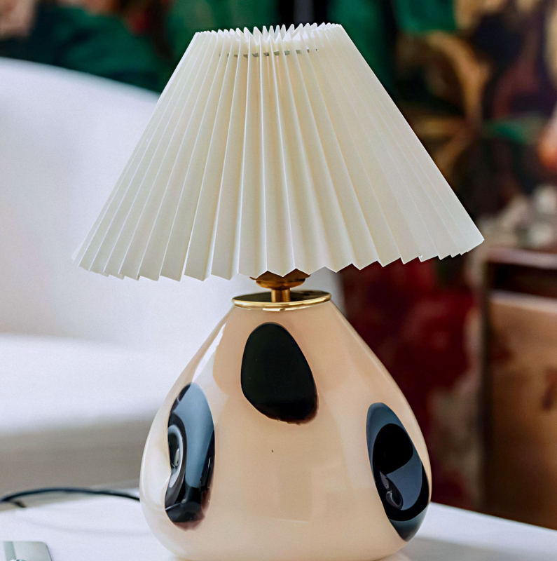 Nordijska keramička stolna lampa s mogućnošću podešavanja svjetla i plisiranim abažurom