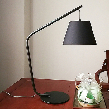 Nordijski postmoderni podna svjetiljka s kovnim tijelom i platnenim sjenilom, LED, 220V, visina 182 cm, za dnevni boravak