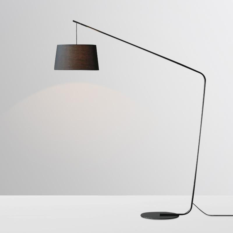 Nordijski postmoderni podna svjetiljka s kovnim tijelom i platnenim sjenilom, LED, 220V, visina 182 cm, za dnevni boravak