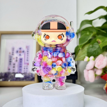 Figura astronauta s tekućim pijeskom, blistav dizajn