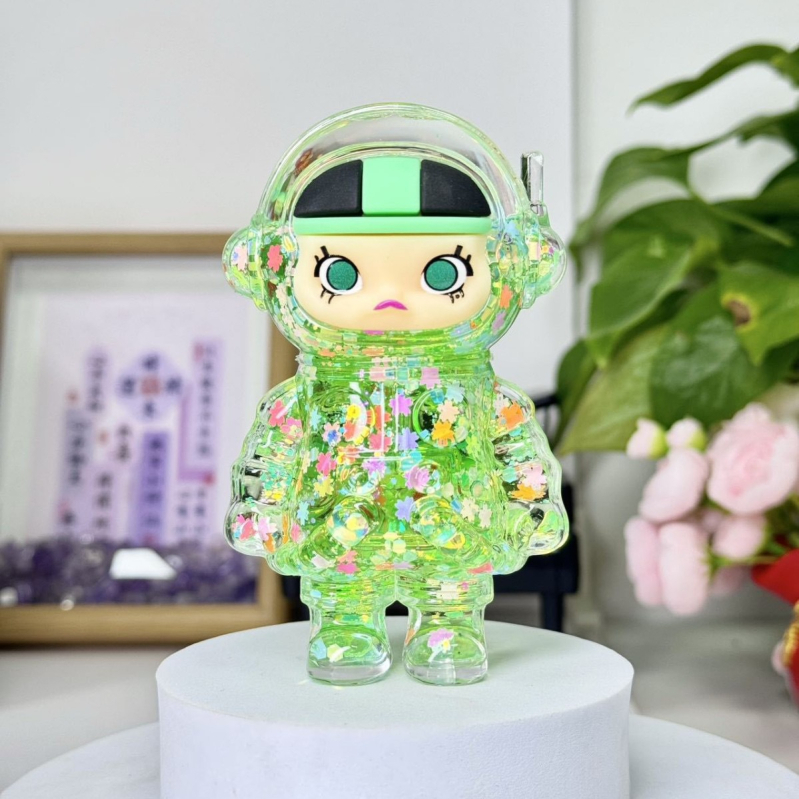 Figura astronauta s tekućim pijeskom, blistav dizajn