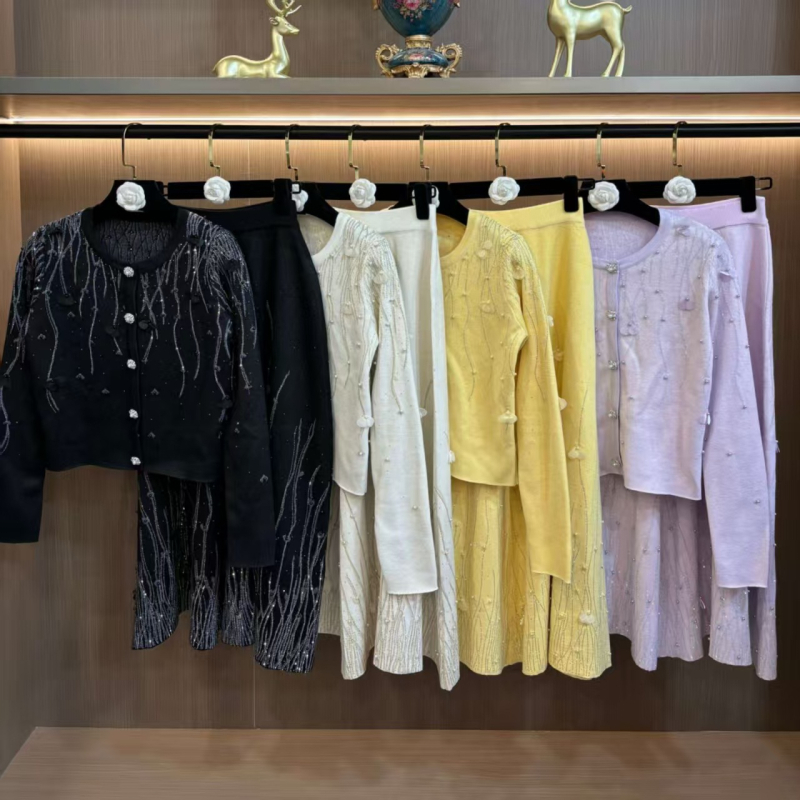 Dvokomponentni set: pleteni kardigan s rhinestones, Chanel stil društvene dame, kratka suknja za jesen-zimu