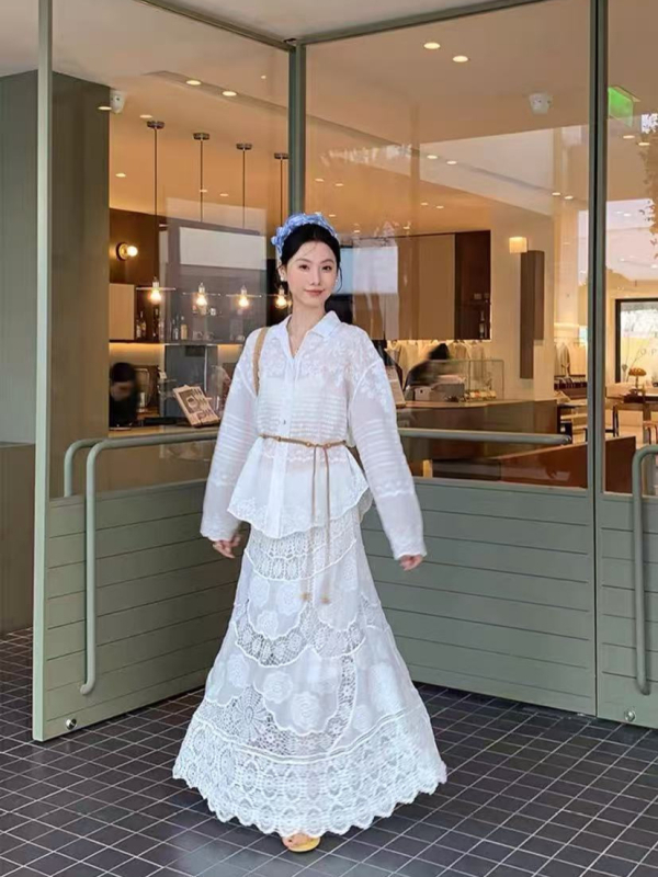 Korejskog stila bluza s prorezima i bijela suknja, casual dvodijelni set