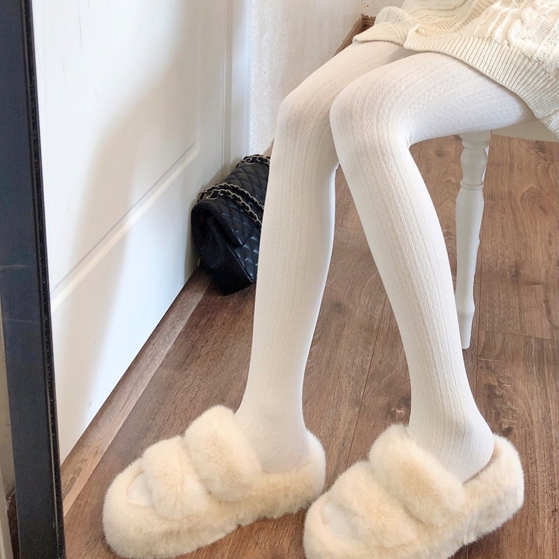 Bijele pamučne pletene legginse s flis podstavom i twist uzorkom, za žene – jesen-zima.
