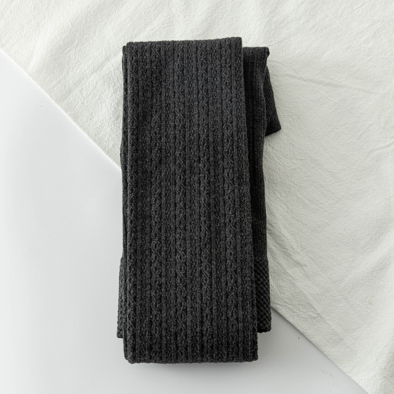 Bijele pamučne pletene legginse s flis podstavom i twist uzorkom, za žene – jesen-zima.