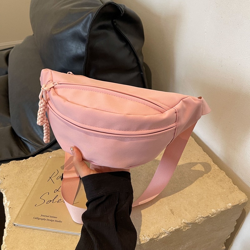 Ženska crossbody torbica u jednom boji, 2026 nova sezona, ulični stil, sportska torba za prsni dio, svestrana svakodnevna torba