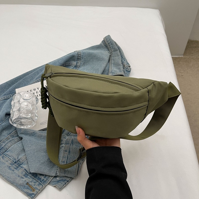 Ženska crossbody torbica u jednom boji, 2026 nova sezona, ulični stil, sportska torba za prsni dio, svestrana svakodnevna torba