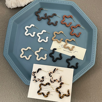Vintage naušnice s leopard uzorkom, geometrijski oblik – petokraka zvijezda, Maillard stil