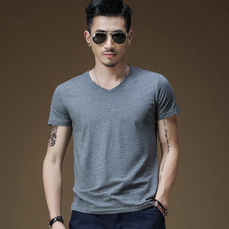 Muško T-shirt s V-izrezom, uskog kroja, kratki rukav, crna jednobojna