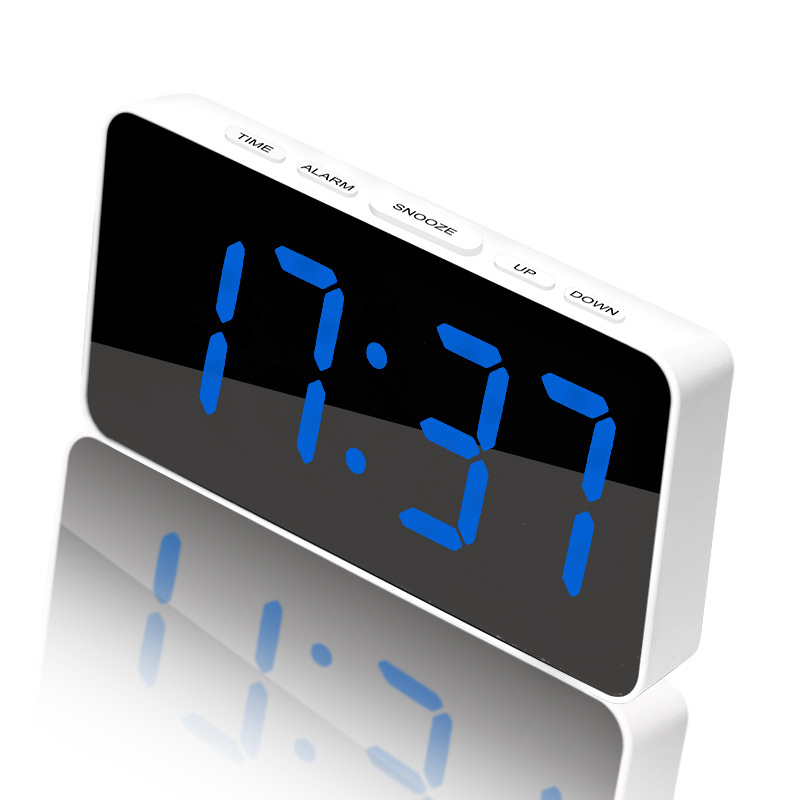 LED digitalni sat s ogledalom, RGB pozadinsko osvjetljenje, 24-satni prikaz, alarm, kalendar, svjetsko vrijeme, termometar, noćno svjetlo, plastično kućište