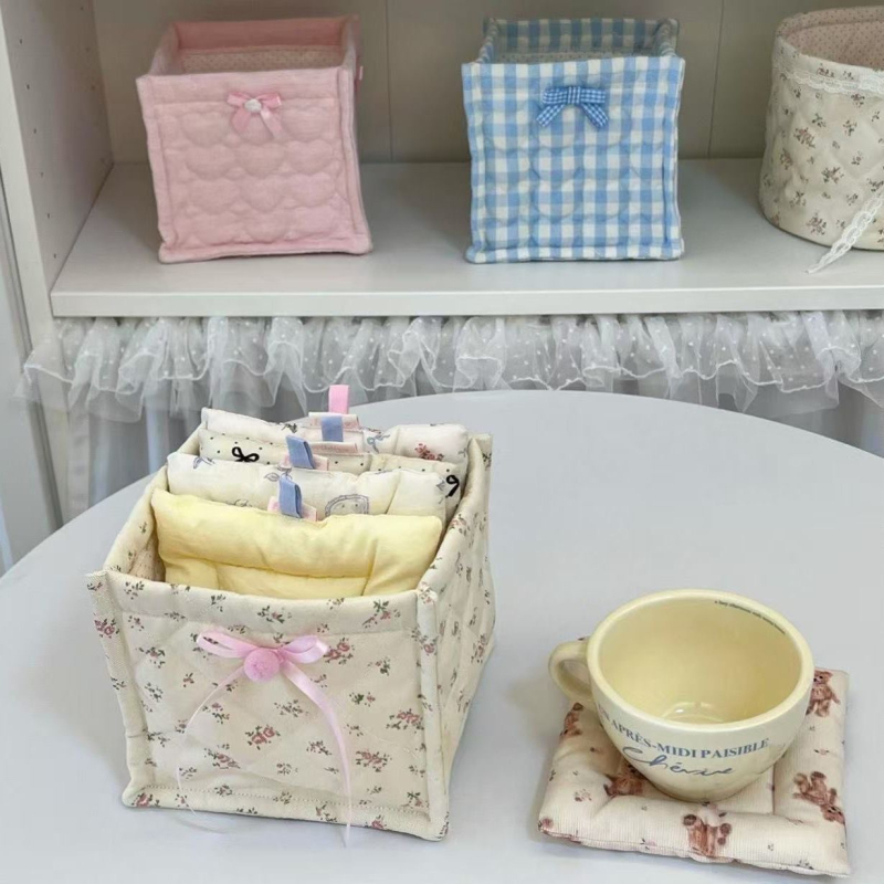Nova ručno izrađena kvadratna stolna kutija u baletnom stilu sa srcolikim quilt površinom i držačem za olovke