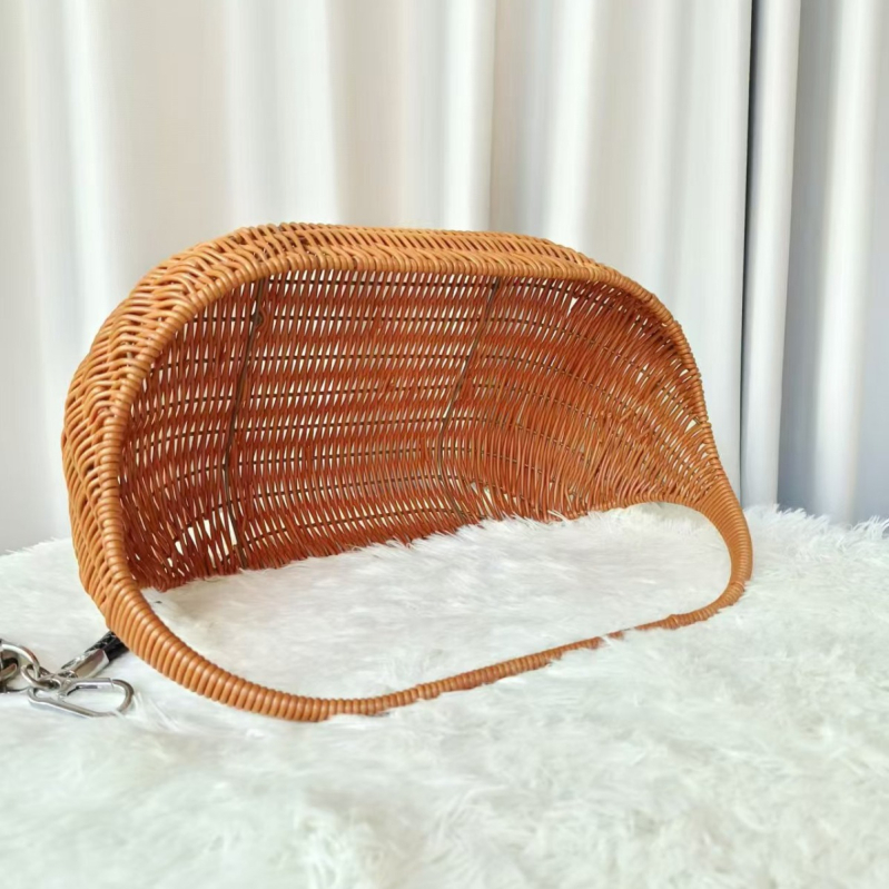 Coș de flori împletat, realizat manual, decorativ