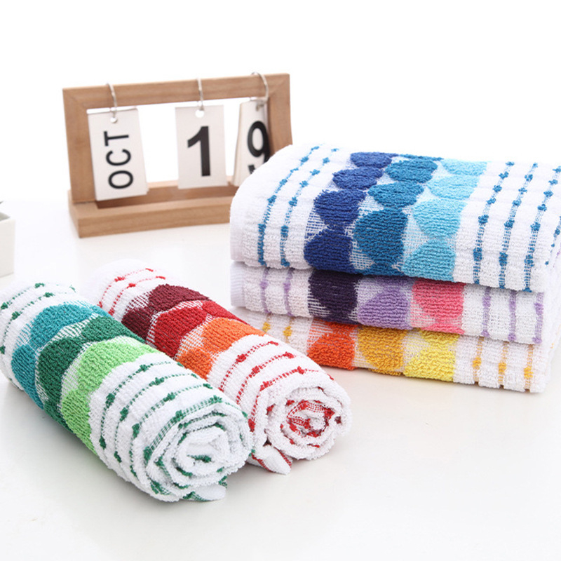 Poliestersko-pamučna jacquard kuhinjska krpa s dizajnom srca breskve, mala krpa