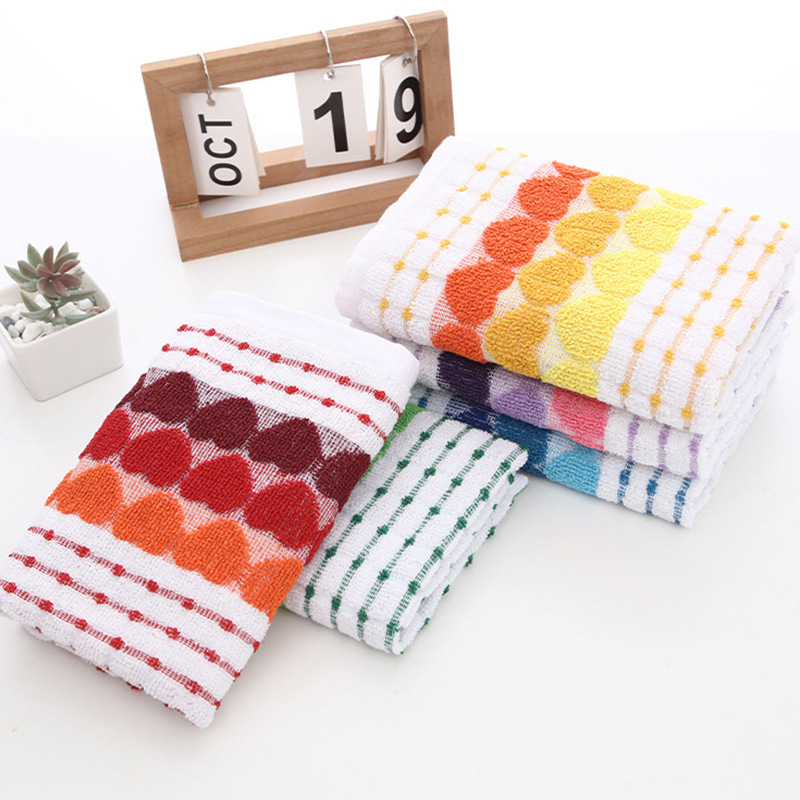 Poliestersko-pamučna jacquard kuhinjska krpa s dizajnom srca breskve, mala krpa