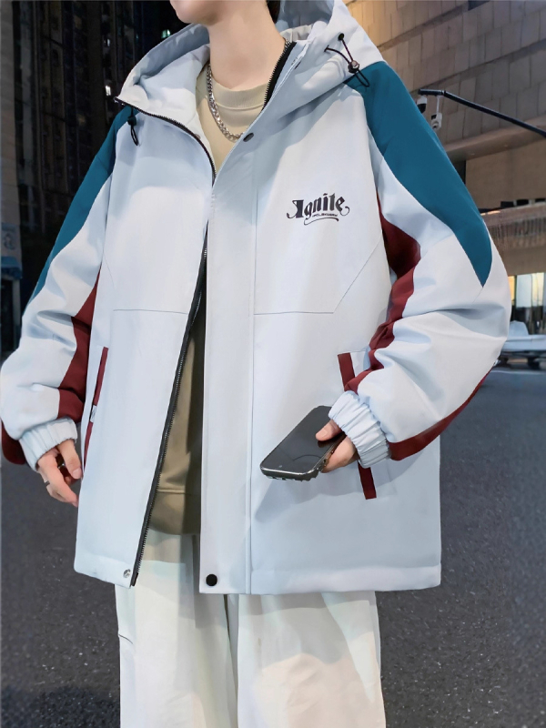 Férfi fleece-béléssel bélelt vastag téli dzseki, színblokkokkal és patchwork mintával, kapucnival