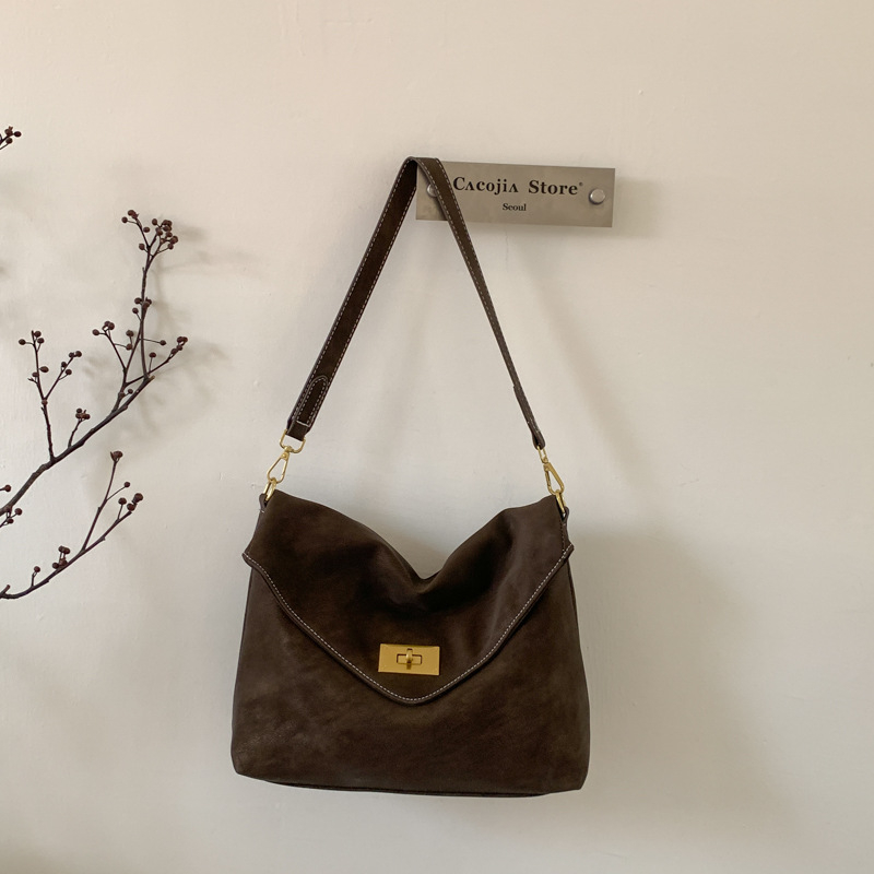 Ženska crossbody torbica visokokvalitetna, inspirirana vintage stilom 2026, svestrana i teksturirana za svakodnevnu upotrebu