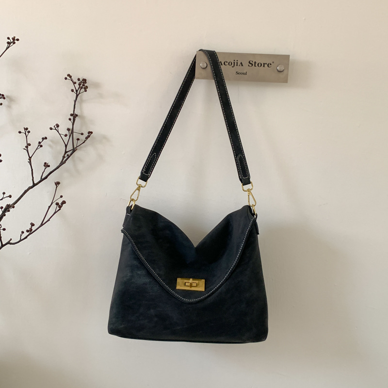 Ženska crossbody torbica visokokvalitetna, inspirirana vintage stilom 2026, svestrana i teksturirana za svakodnevnu upotrebu