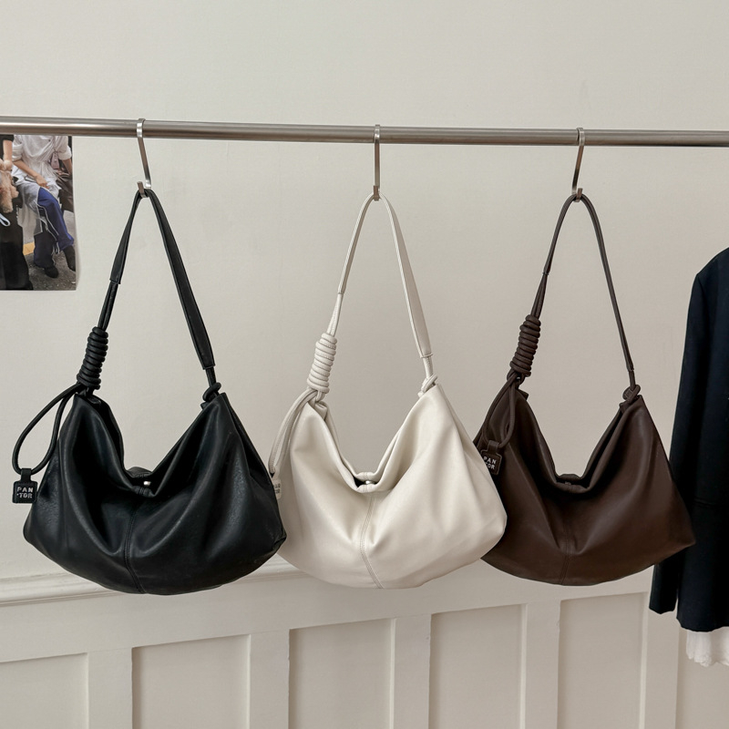 Tote torba za studente, gradski stil, sintetička koža, velika kapaciteta, nošenje na rame ili crossbody, proljeće 2026