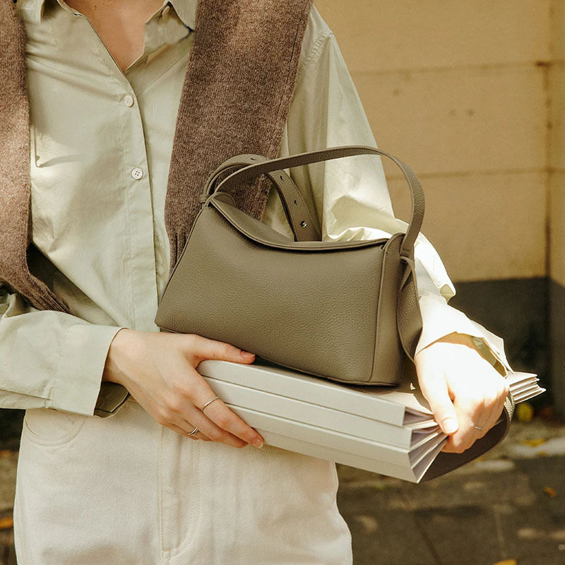 Ženska torba od kože prvog sloja goveda, retro gradski stil, crossbody torba, kompaktnog četvrtastog oblika