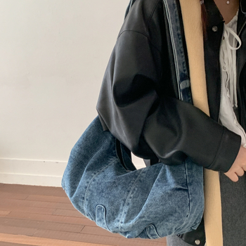 Ženska denim torbica velikog kapaciteta, crossbody torba, gradski stil, proljeće 2026