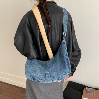 Ženska denim torbica velikog kapaciteta, crossbody torba, gradski stil, proljeće 2026