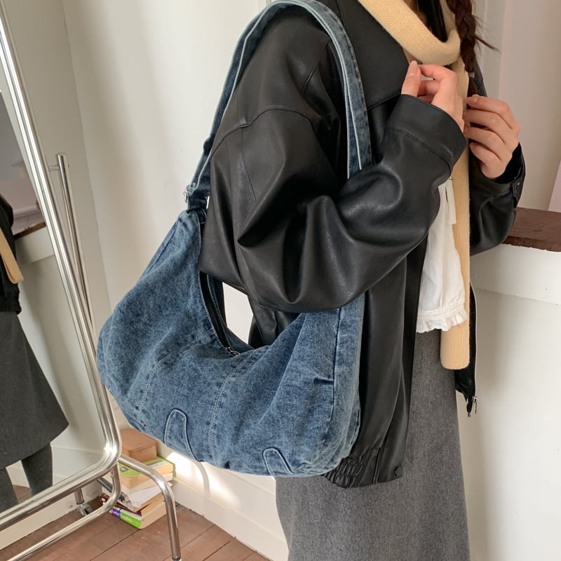 Ženska denim torbica velikog kapaciteta, crossbody torba, gradski stil, proljeće 2026