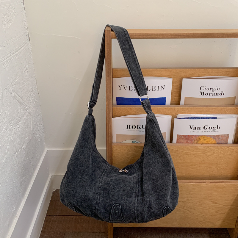Ženska denim torbica velikog kapaciteta, crossbody torba, gradski stil, proljeće 2026