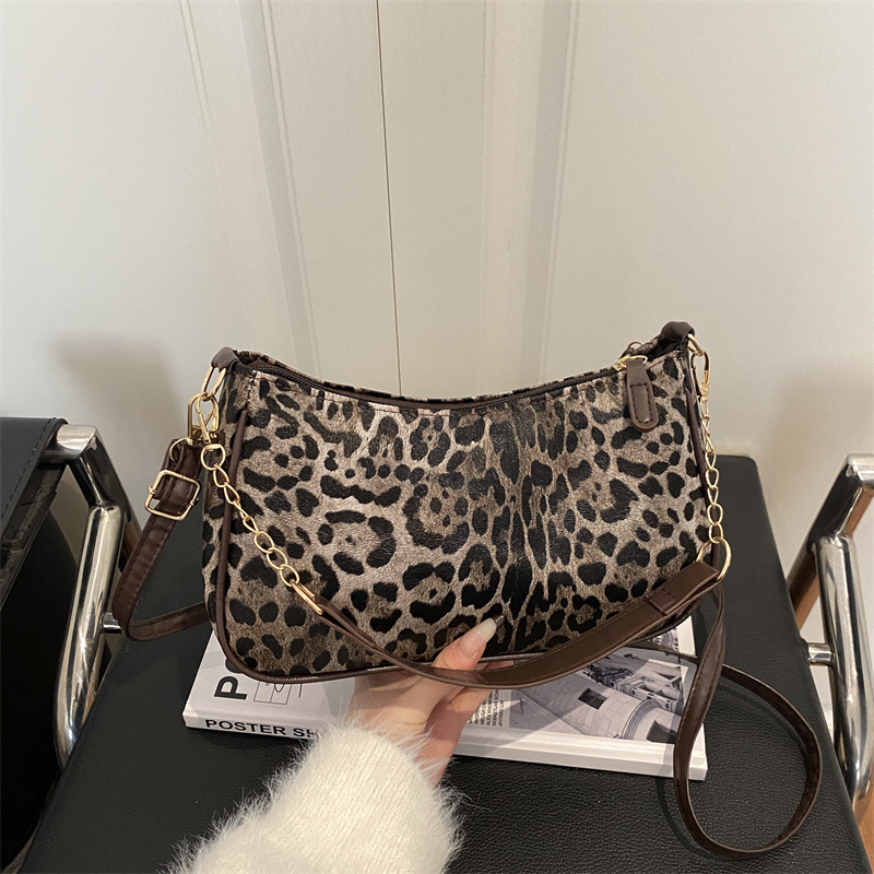 Ženska torbica za ramena s leopard uzorkom, korejskog stila, mala, sintetička koža, jesen-zima 2026 retro dizajn